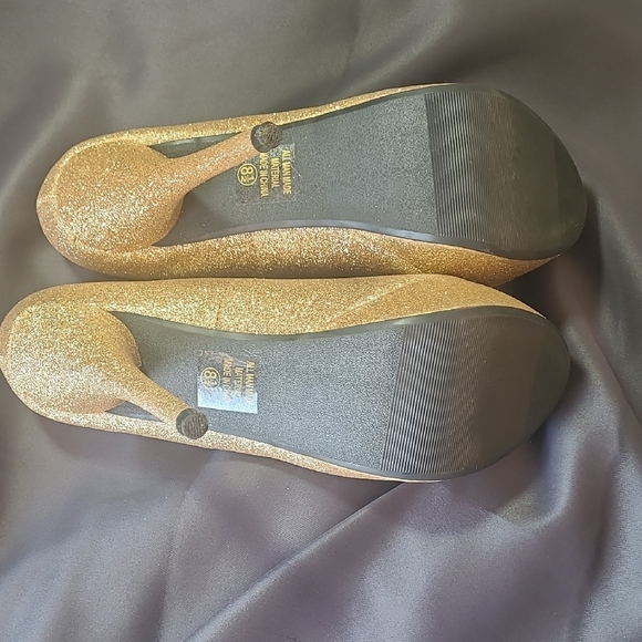 Elegant Gold Glitter Platform High Heels - Picture 4 of 6
